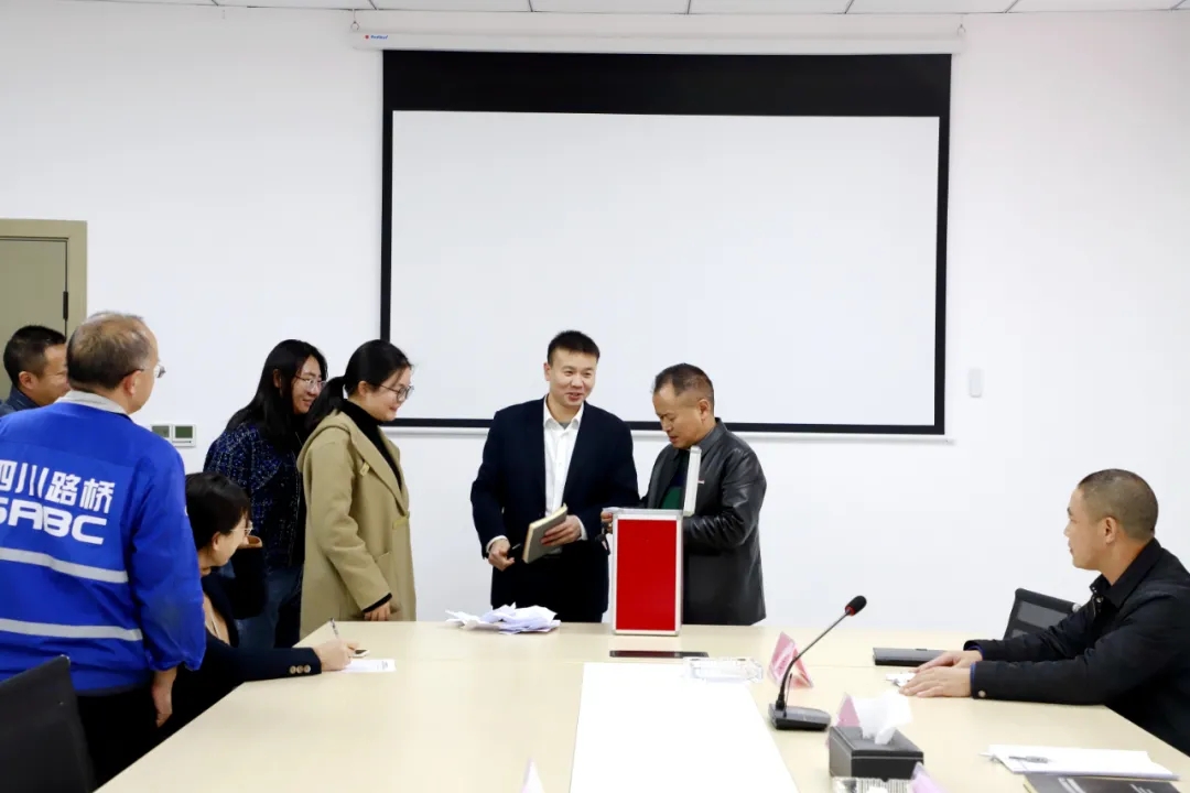 1637909114677048.jpg 640.webp.jpg